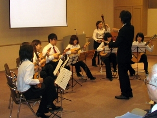 熊本大学マンドリンクラブの演奏